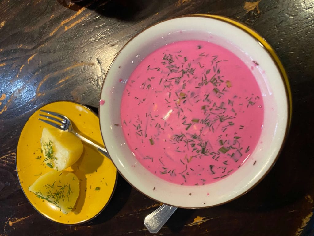 甜菜根冷湯 (Saltibarsciai)