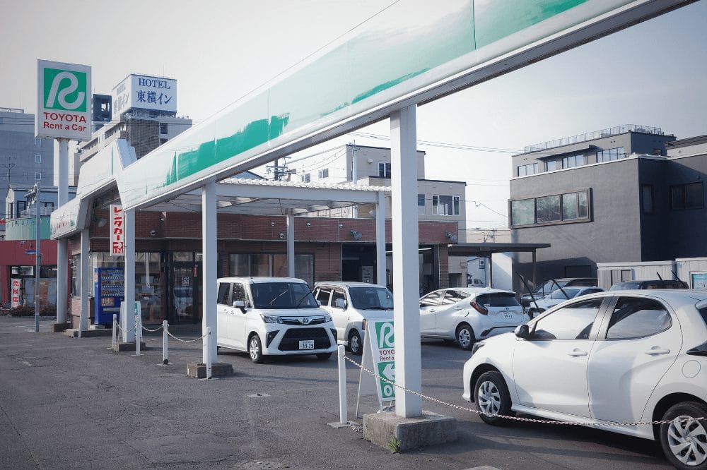 TOYOTA Rent a Car 就是豐田汽車推出的線上租車平台，會員租車的價格相當划算，不過對非會員而言會高出不少